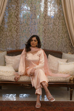 Load image into Gallery viewer, EST-001 KANWAL
