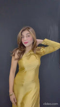 Load and play video in Gallery viewer, Golden Fish Maxi
