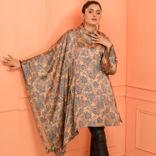 Load image into Gallery viewer, Silk Kaftaan
